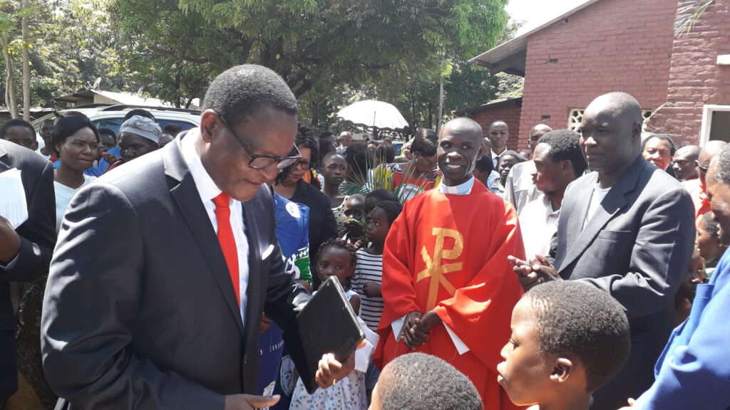 Lazarus Chakwera With Children