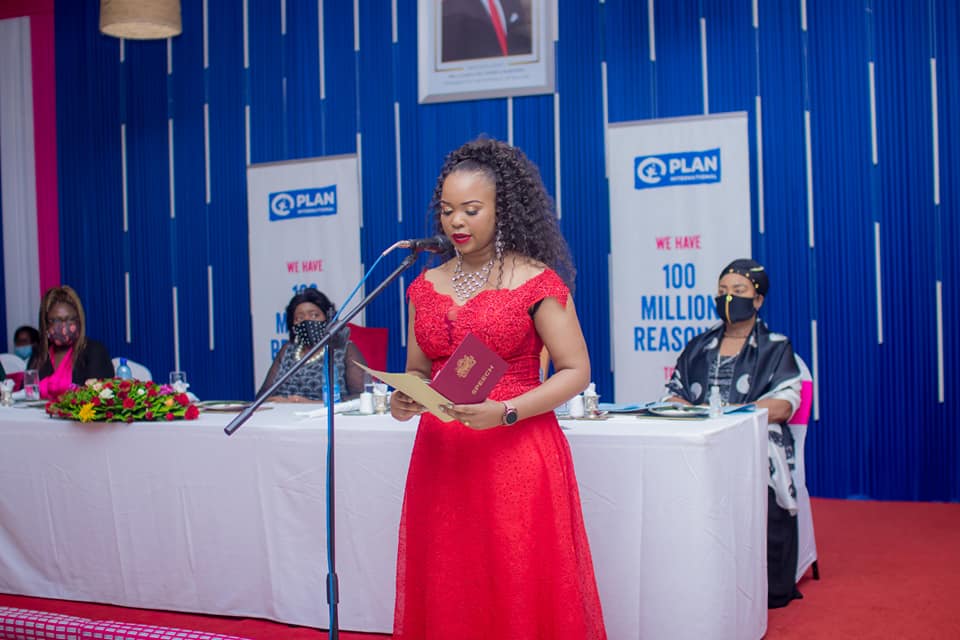 Mary Chilima With Long Hair Giving Speech