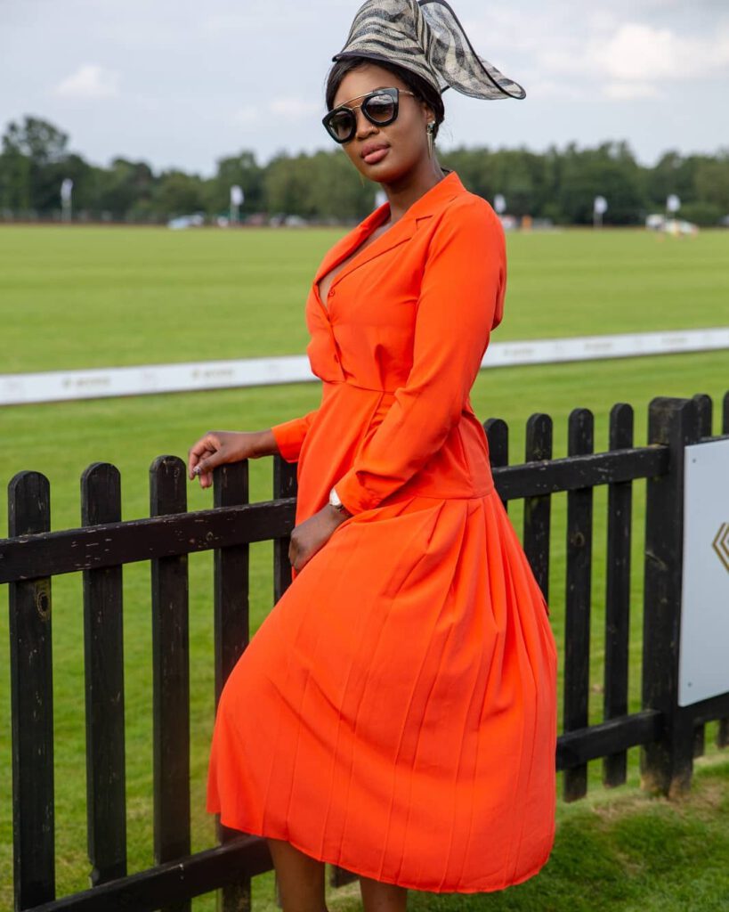 Zani Challe Orange Outfit