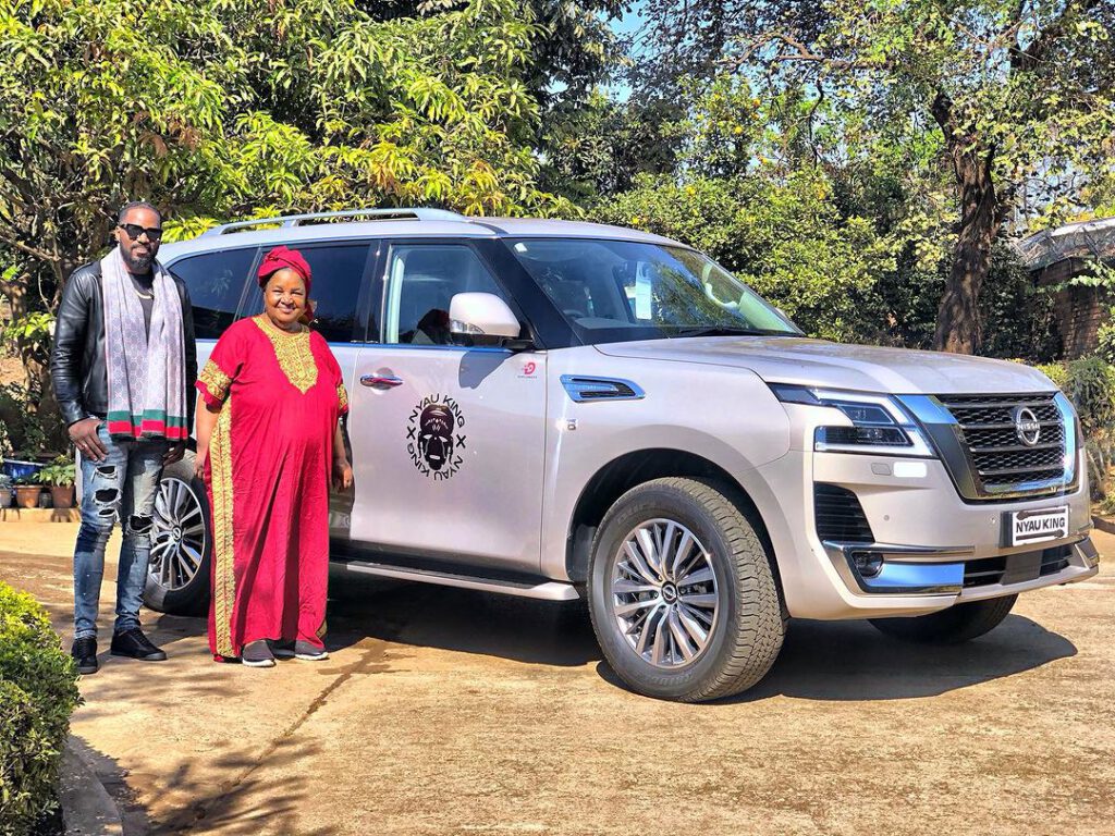 Tay Grin With His Mom New Car