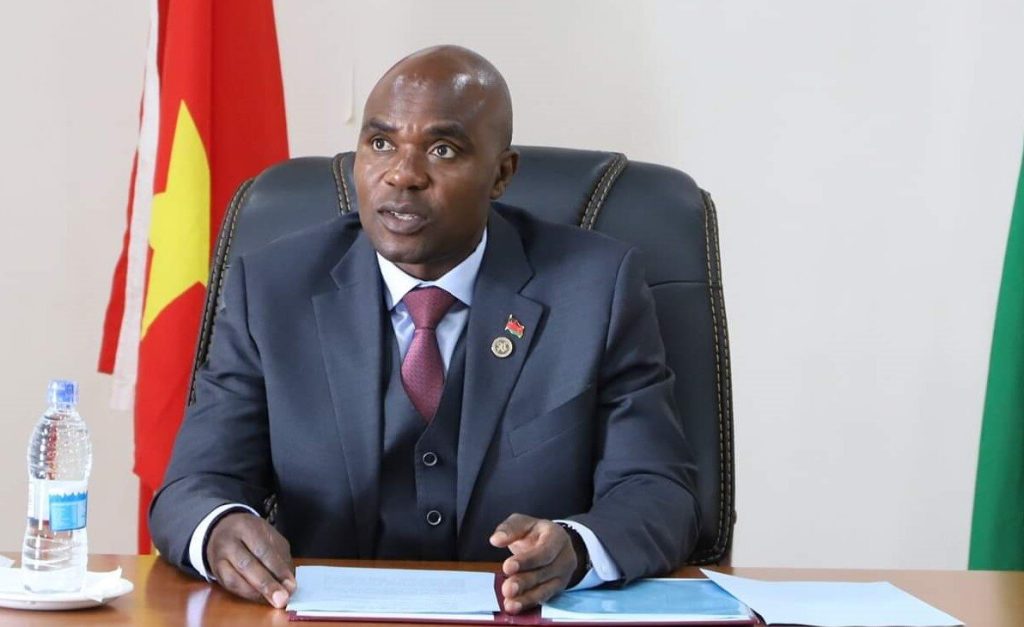 Opposition, committee rip up budget