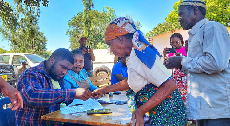 Human capital gains from cash transfers